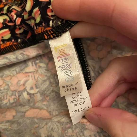 NWT LulaRoe Printed Leggings (Tall & Curvy) - Picture 4 of 4